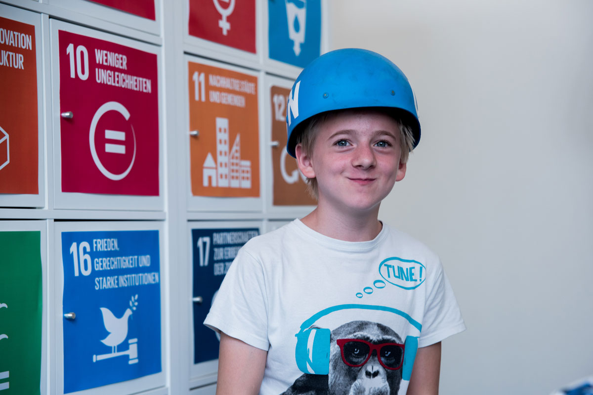 Tourteilnehmer mit "Blauhelm"